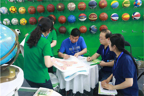 祝贺雨林参展4月教育“两会”圆满成功